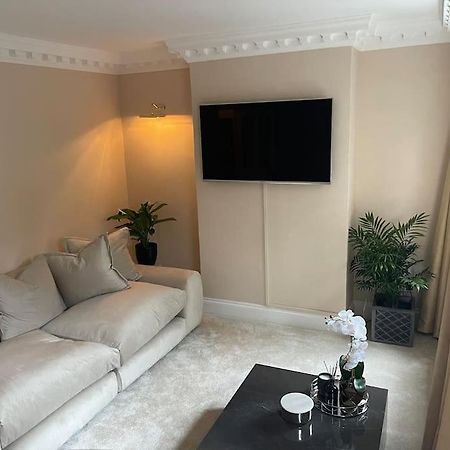 Newly Refurbished Apartment, Near Station & River London Exterior photo