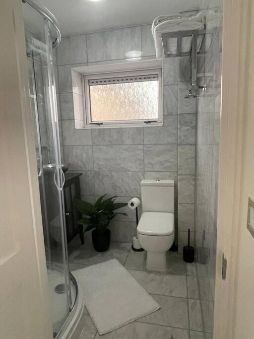 Newly Refurbished Apartment, Near Station & River London Exterior photo